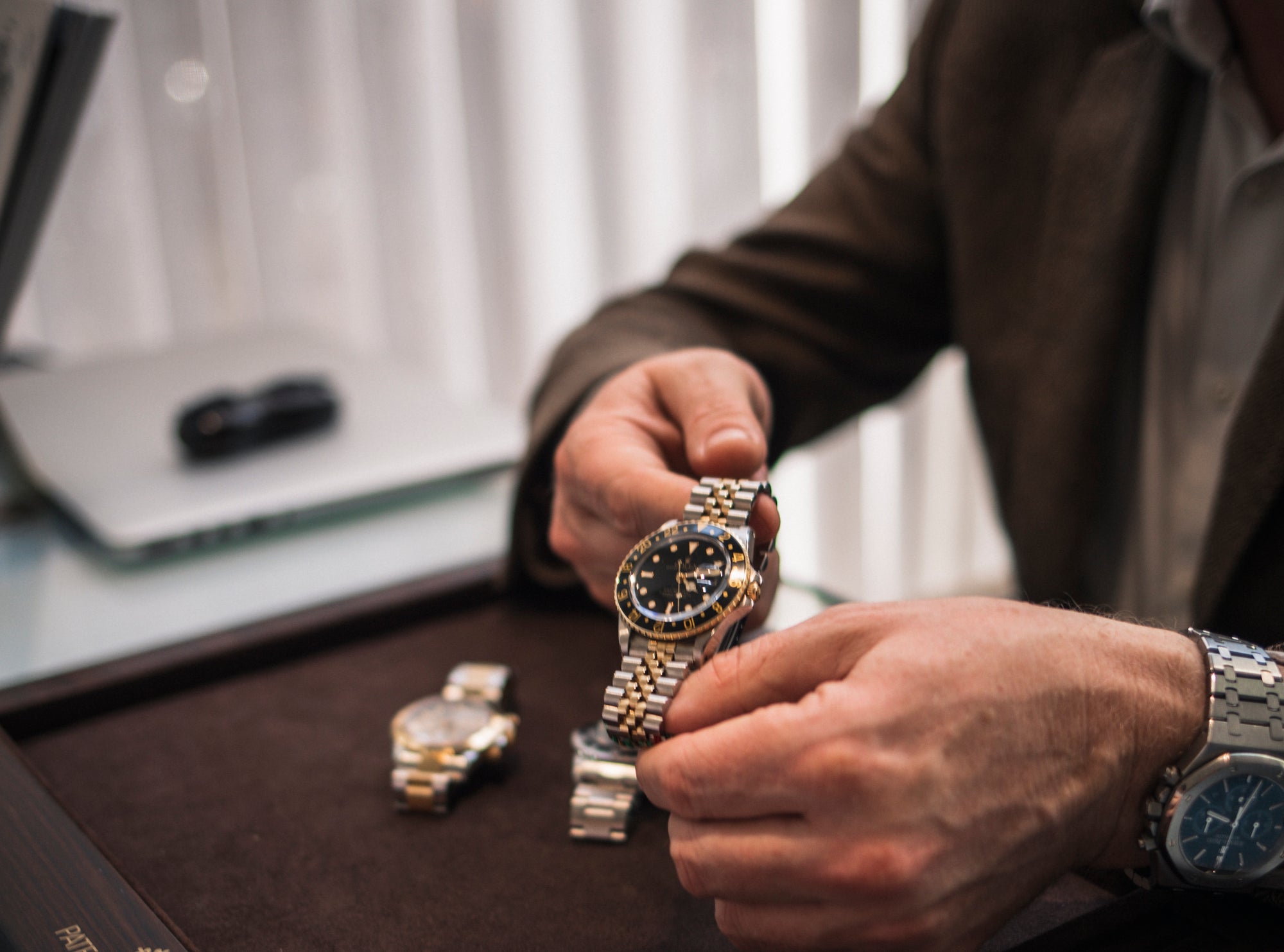 An Ultimate Guide: Things to Know Before Buying Luxury Watches