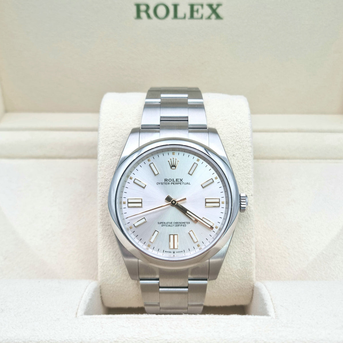 Rolex Oyster Perpetual 41 123400 comes with a steel oyster bracelet and steel case sold in Swiss Watch Club store.